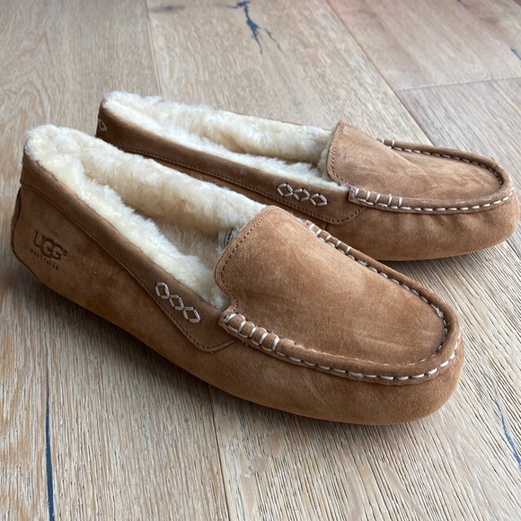 NWOB Ugg Sheepskin Slippers size 8 - Picture 2 of 4